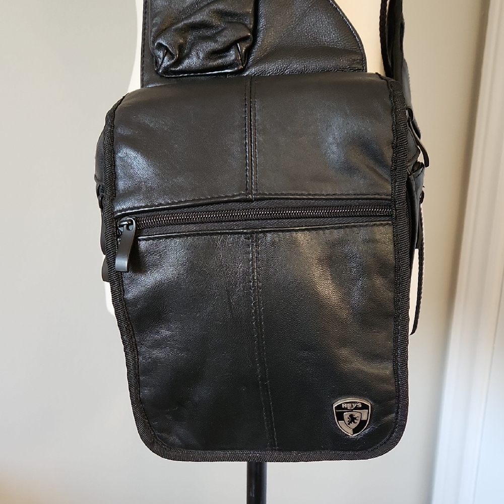 Vintage Heys Travelmate black leather crossbody bag